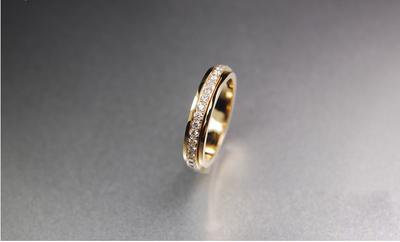 成都黄金带钻戒指的回收价格是什么?